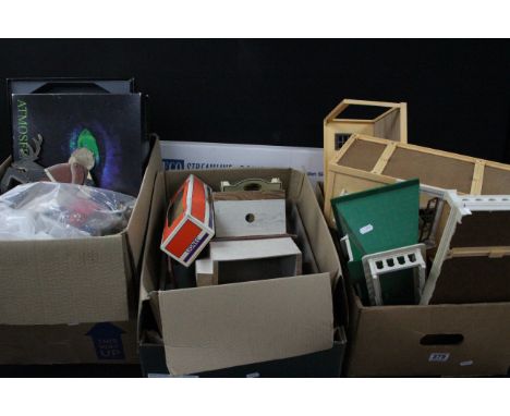 Quantity of toys and games to include boxed Airfix Motor Racing MR125 slot car set (af), Magic Roundabout collectables, model