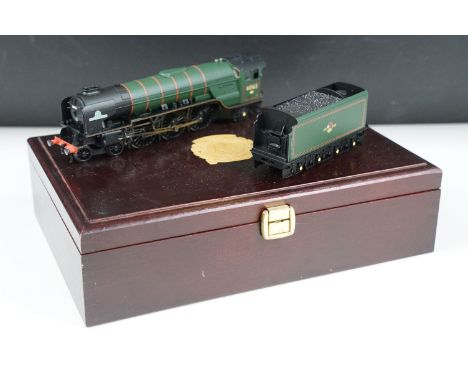 Cased ltd edn Bachmann OO gauge Class A1 Tornado locomotive, complete with certificate