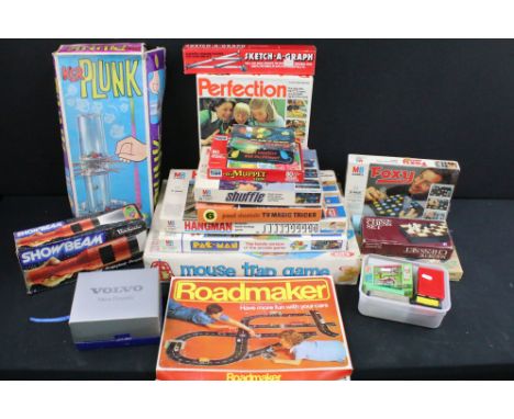 Collection of various boxed board games and toys to include MB Games Pac-Man, Ideal Kerplunk, MB Games Hangman, MB Games Shuf