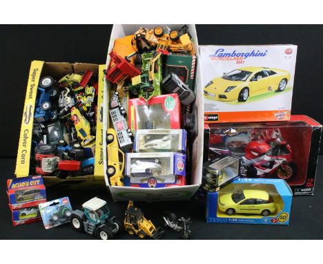 Collection of boxed and unboxed diecast models to include boxed Britains Robert Wiseman Dairies Milk Tanker, boxed Corgi Eddi
