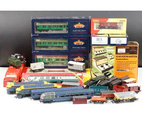 10 Boxed OO gauge items of rolling stock to include Bachmann &amp; Hornby featuring Hornby R6428 LWB Open Wagons Pack of 3, B