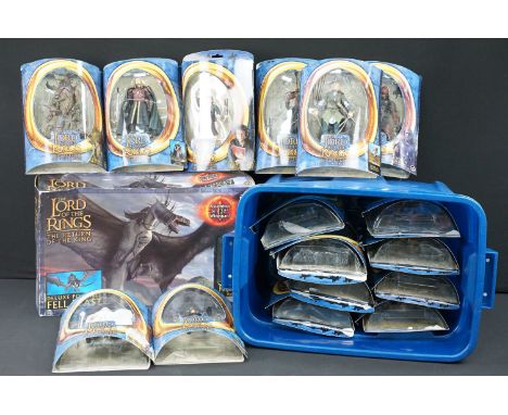 17 Boxed Toy Biz The Lord Of The Rings The Return Of The King figures to include Deluxe Poseable Fell Beast, Aragorn King Of 