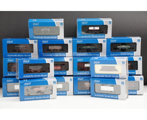 18 Cased / boxed Dapol N gauge items of rolling stock to include 2F-036-005 BR weathered bulk green hopper, ltd edn Collector