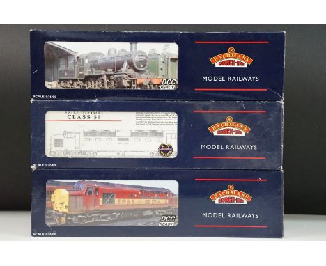 Three boxed Bachmann OO gauge locomotives to include 32-780W Class 37/10 Diesel 37025 BR blue/large logo weathered Inverness 
