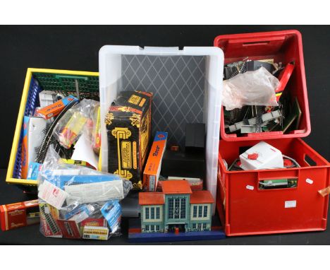 Collection of OO / HO / N gauge model railway accessories to include 2 x sealed trackside buildings (Hornby R275 &amp; Faller