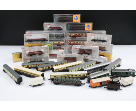 Collection of 21 boxed N gauge items of rolling stock to include 15 x Fleischmann, 2 x Roco and 4 x Minitrix, features Fleisc