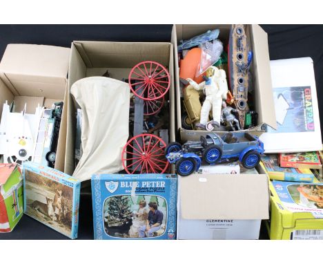 Quantity of mixed toys to include large plastic horse and cart model, Hasbro Star Wars 1991 Jango Fett's Slave I, Marx Johnny