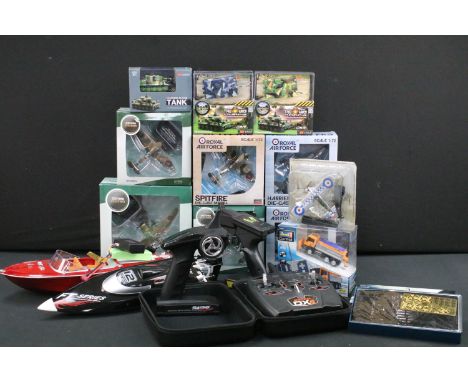 Seven boxed diecast model planes to include 3 x Oxford Aviation, 3 x RAF and 1 x Amer, plus 2 x r/c boats featuring Feilun FT