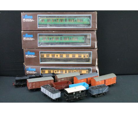 Collection of O gauge model railway to include 4 x boxed Lima coaches (2 x 6620 &amp; 2 x 6617), Lima LMS 0-6-0 locomotive an