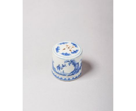 Kangxi Period (1662-1722) Painted in shades of cobalt-blue, featuring a garden view on the side of the cover with a scholar s