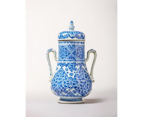 Kangxi Period (1662-1722) Adorned with bands featuring various floral patterns and lingzhi friezes. The body is painted with 