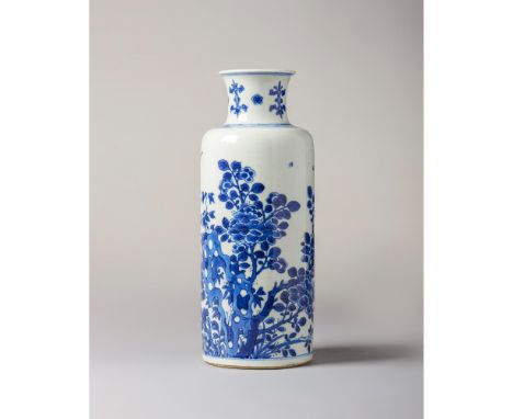 Kangxi Period (1662-1722) Painted with flowers, rockwork and birdsHeight: 27,6 cm SPECIAL SALE NOTICERestricted BiddingTo reg