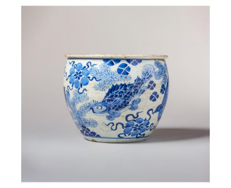 Kangxi Period (1662-1722) Painted with various fish amidst aquatic plantsDiam.: 22,1 cm SPECIAL SALE NOTICERestricted Bidding
