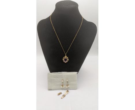 A mixed lot of jewellery to include a pair of yellow metal and pearl stud earrings, a clasp A/F tested as 9ct gold together w