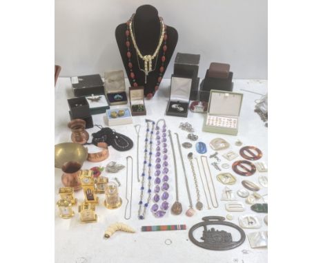 A mixed lot of mostly costume jewellery to include red carnelian stone necklace with a 9ct yellow gold clasp, a collection of