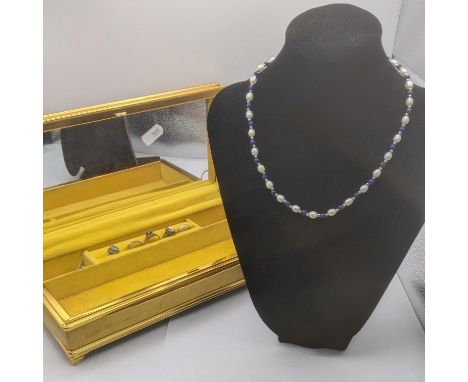 A 9ct yellow gold pearl and lapis lazuli necklace together  with to include am opal ring, agate ring, a cameo ring and others