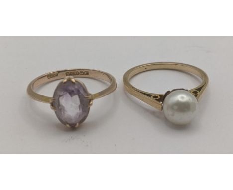 Two 9ct yellow gold ladies rings to include a oval cut quartz ring and the other one  set with pearl, total weight 4.5gLocati