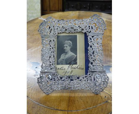 UNMARKED WHITE METAL FILIGREE EASEL BACKED PHOTO FRAME 15CM HIGH APPROX 