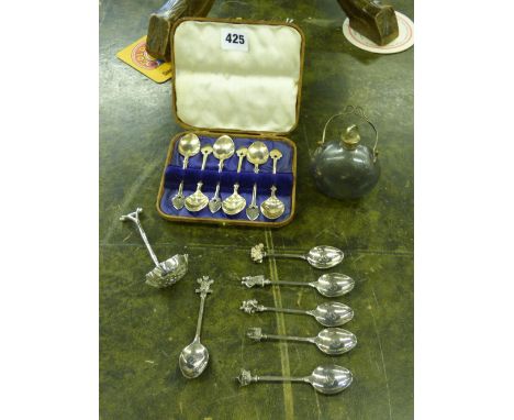 CASED SET OF EPNS HEART FINIAL TEASPOONS, SIX PLATED COMMEMORATIVE ROYAL WEDDING TEASPOONS WITH VARIOUS FININALS, A ELECTROPL