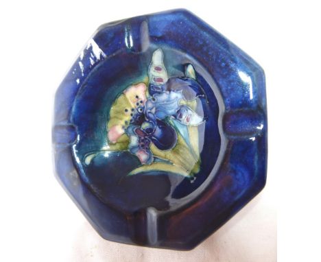MOORCROFT ASHTRAY. Moorcroft Blue Orchid ashtray D: 11 cm 
