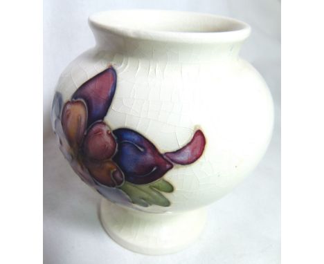 MOORCROFT URN VASE. Moorcroft Cream Orchid small urn vase H: 9 cm 