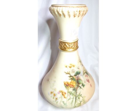 WORCESTER BLUSH IVORY VASE. Hand painted Royal Worcester blush ivory vase H: 26 cm