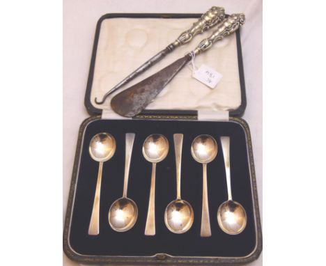 SILVER COFFEE SPOONS Cased set of coffee spoons and two button hooks