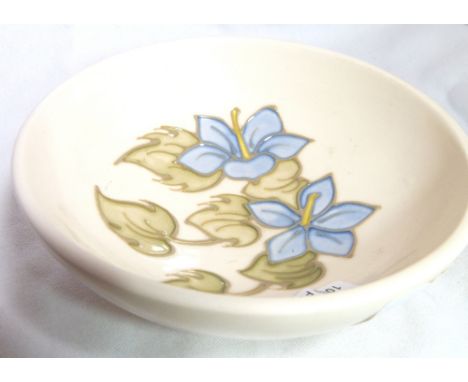 MOORCROFT FOOTED BOWL. Moorcroft small Blue Campanula footed bowl D: 12 cm 