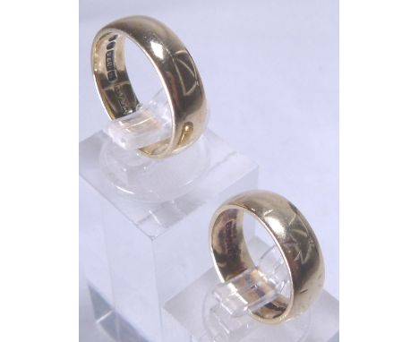 TWO WEDDING RINGS. Two 9 ct gold wedding rings, sizes H and K, total weight 7,4g