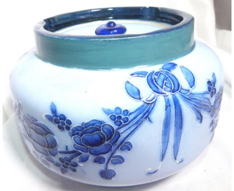 MOORCROFT MACINTYRE BISCUT BARREL. Moorcroft MacIntyre Florianware tobbaco pot 