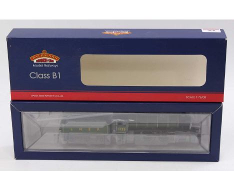 Bachmann Branch-Line 31-715 class B1 4-6-0 loco &amp; tender, no.113 LNER light green (NM) (BNM)