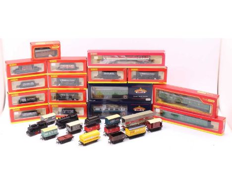 One tray containing a quantity of various 00 gauge railways to include Hornby, Bachmann, Triang Hornby and others, specific e