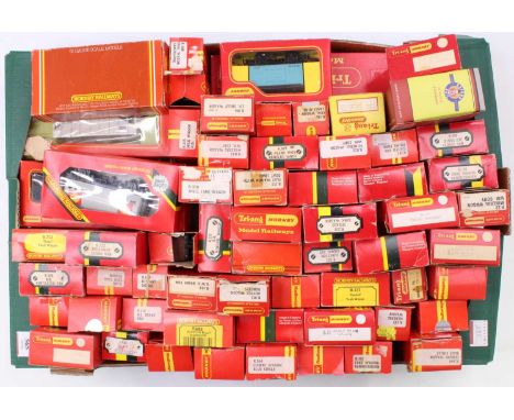Large tray containing approx. 50 Triang/Hornby goods wagons. Overall (VG-E) Boxes vary (BP-NM)