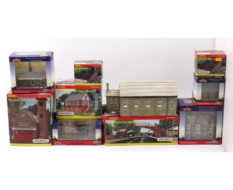 Various buildings for lineside &amp; layout decoration:  Skaledale: GN Signal box; 2 x Coal staithes; Country Fire Station; P