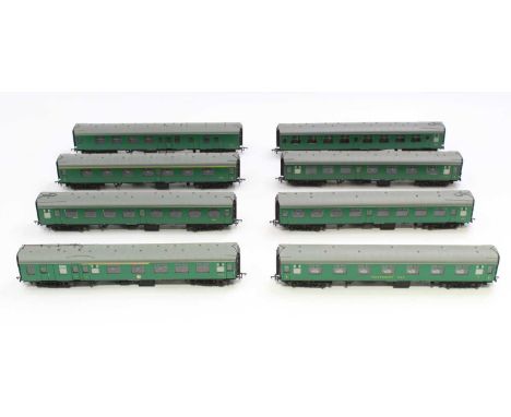 Rake of eight Bachmann BR(S) green Mk1 coaches including restaurant car and others to complete a main line express passenger 