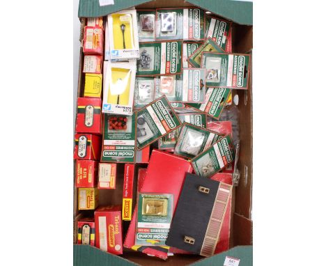 Large tray of mainly Hornby &amp; Triang Hornby accessories and accessories: R180 viaduct 3 arches with 2 x R189 single arche