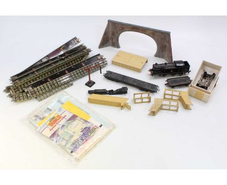 Small quantity of Hornby-Dublo 3-rail items: 14 full straights, 4 standard curves, 2 half straights; detailed double track tu