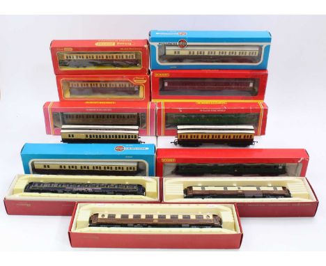 Thirteen passenger coaches: Hornby Southern buffett R4117B (M); 3 Rivarossi HO coaches – 2591 CIWL, 2565 baggage &amp; 2907 U