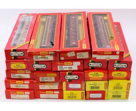 Approx. 26 Triang/Triang Hornby bogie coaches, a wide variety including a R4144A Pullman Car No.34 3rd class and many others 