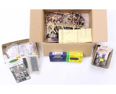 Small tray containing various 00-gauge accessories: Approx 15 Ratio kit-built signals including a gantry. Very well made and 