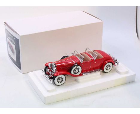 Matrix Scale Models 1/18th scale No. MXL0406-12 Duesenberg SJ 2608 J-582 Torpedo Pheaton Walker La Grande 1930 in red, sold i