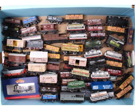 One tray containing a collection of various 00 gauge boxed and loose rolling stock and wagons, some kit built and as manufact