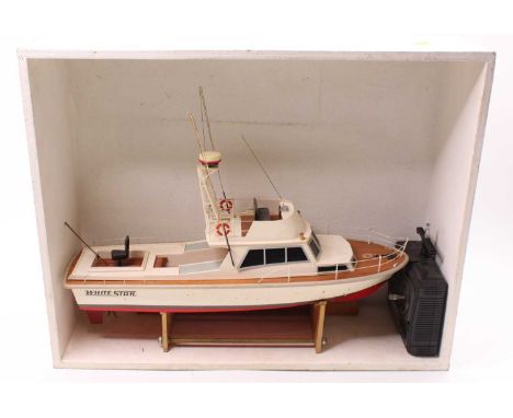 Billings Boats 1/15th scale plastic kit built model of a White Star Boat, plastic kit, with removable super structure to reve