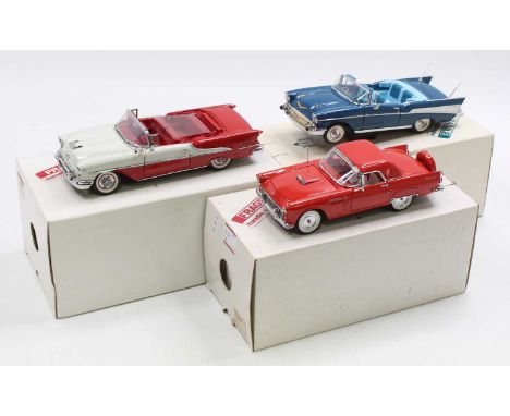 A collection of three 1/24 scale Danbury Mint 1950s diecast models to include a 1957 Chevrolet Bel Air, a 1956 Ford Thunderbi