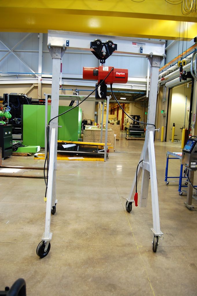 Dayton 2 Ton Aluminum Frame Rolling Gantry Crane, Dayton 1/2 Ton