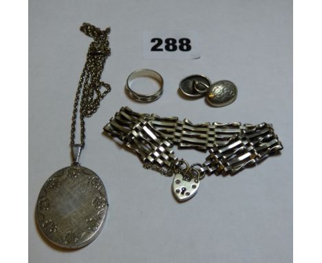 SILVER GATE BRACELET WITH PADLOCK CLASP, SILVER LOCKET ON CHAIN, SILVER RING, ODD CUFFLINK ETC 