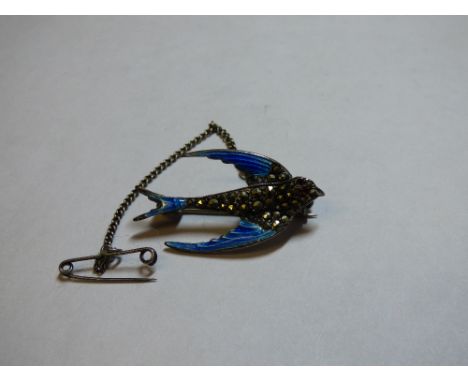 STERLING SILVER ENAMEL AND MARCASITE SWALLOW BROOCH WITH SAFETY CHAIN (ONE MARCASITE STONE MISSING) 