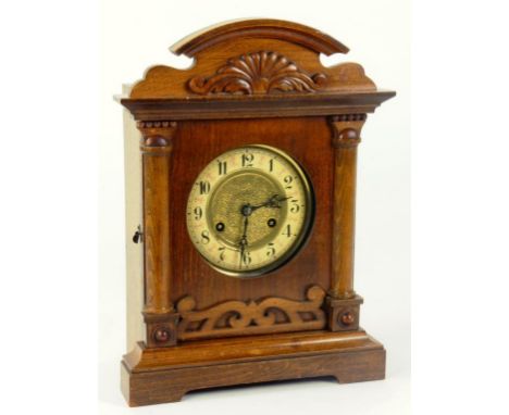 A GERMAN WALNUT MANTLE CLOCK, LATE 19TH CENTURY
