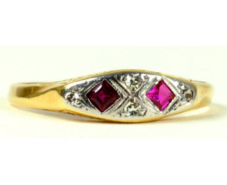 A RUBY AND DIAMOND SEVEN STONE RING IN GOLD, MARKED 18CT PLAT, 2.9G