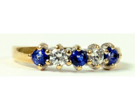 A SAPPHIRE AND DIAMOND FIVE STONE RING IN 9CT GOLD, 2G GROSS